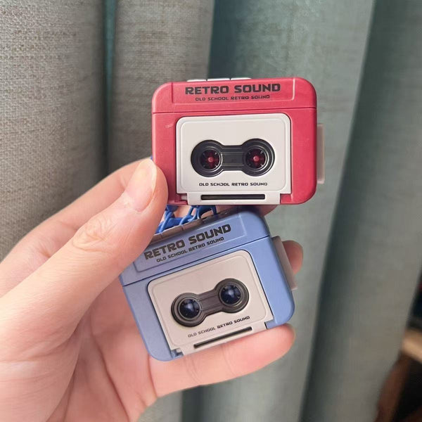 Retro Recordable Cassette Recorder Keychain - Mini Music Box with Vintage Design - Fun Gift & Unique Decoration